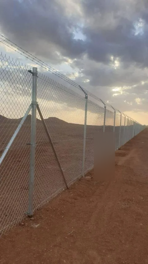 نقوم بتركيب الشبوك على مدى الكيلواهات